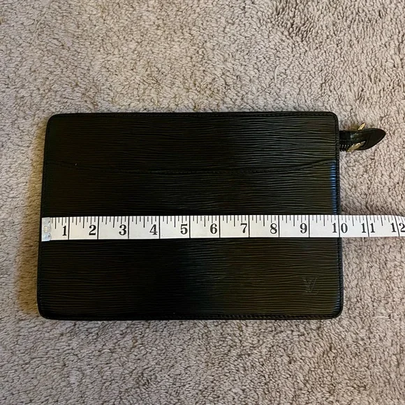 Authentic Louis Vuitton Epi Clutch - Picture 9 of 16